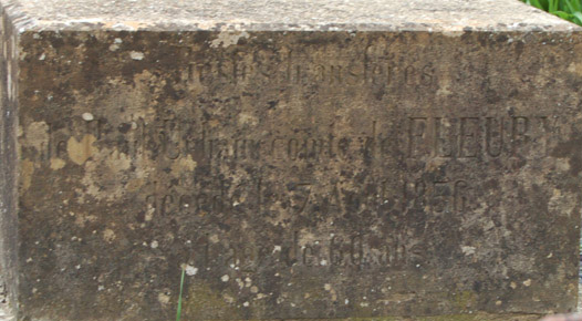 Close-up van het tweede graf van Paul-Urbain de Fleury