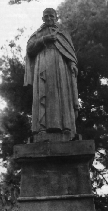 Het beeld van Vincent Depaul in Notre-Dame-de-Marceille